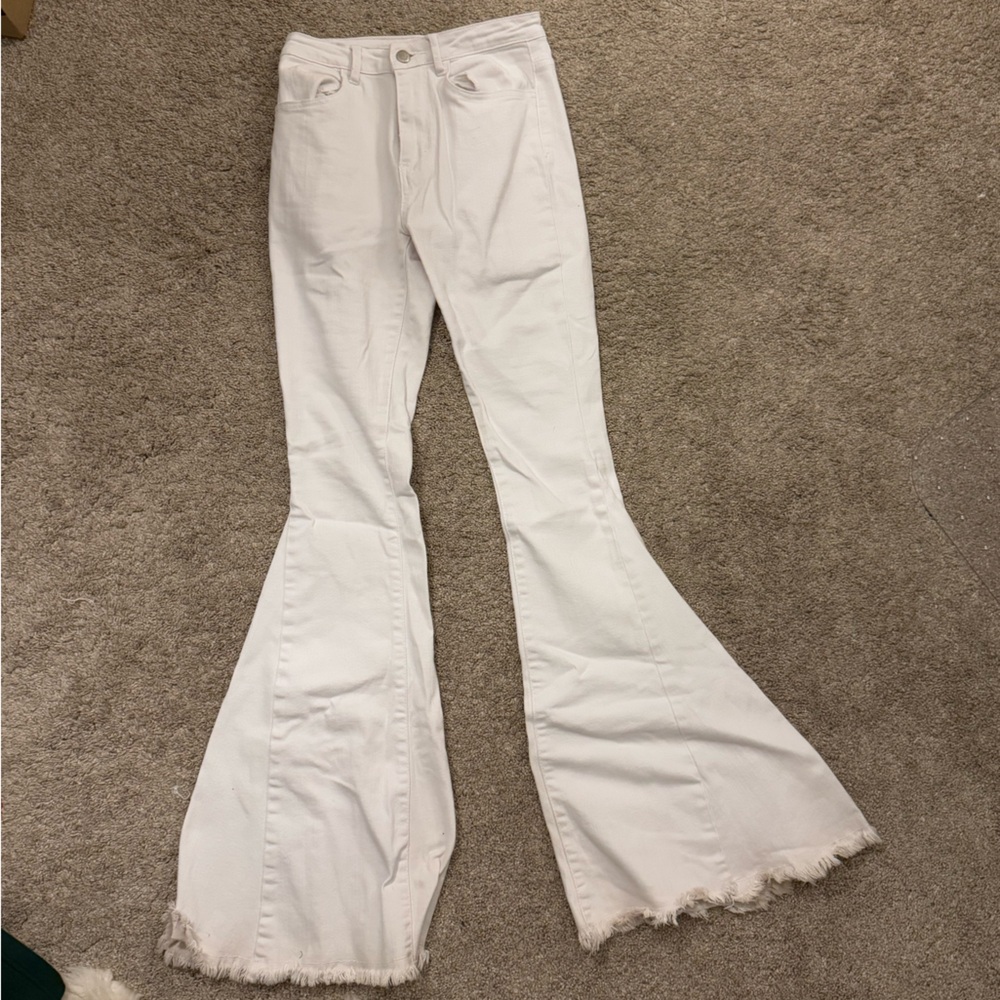 White Altard State jeans that are a size extra small.